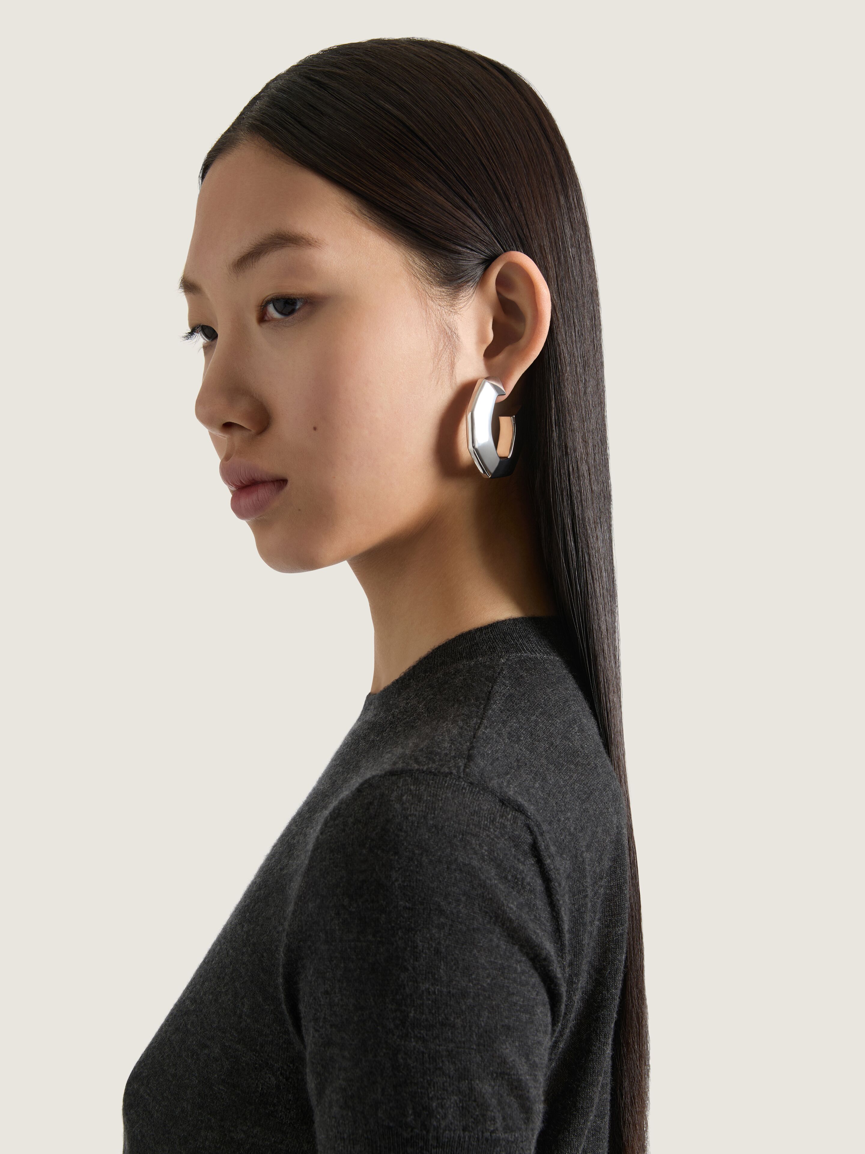Chain earrings in metal